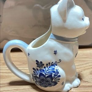 Delft Blue and white decorative cat
creamer, cat figurine, cottage style